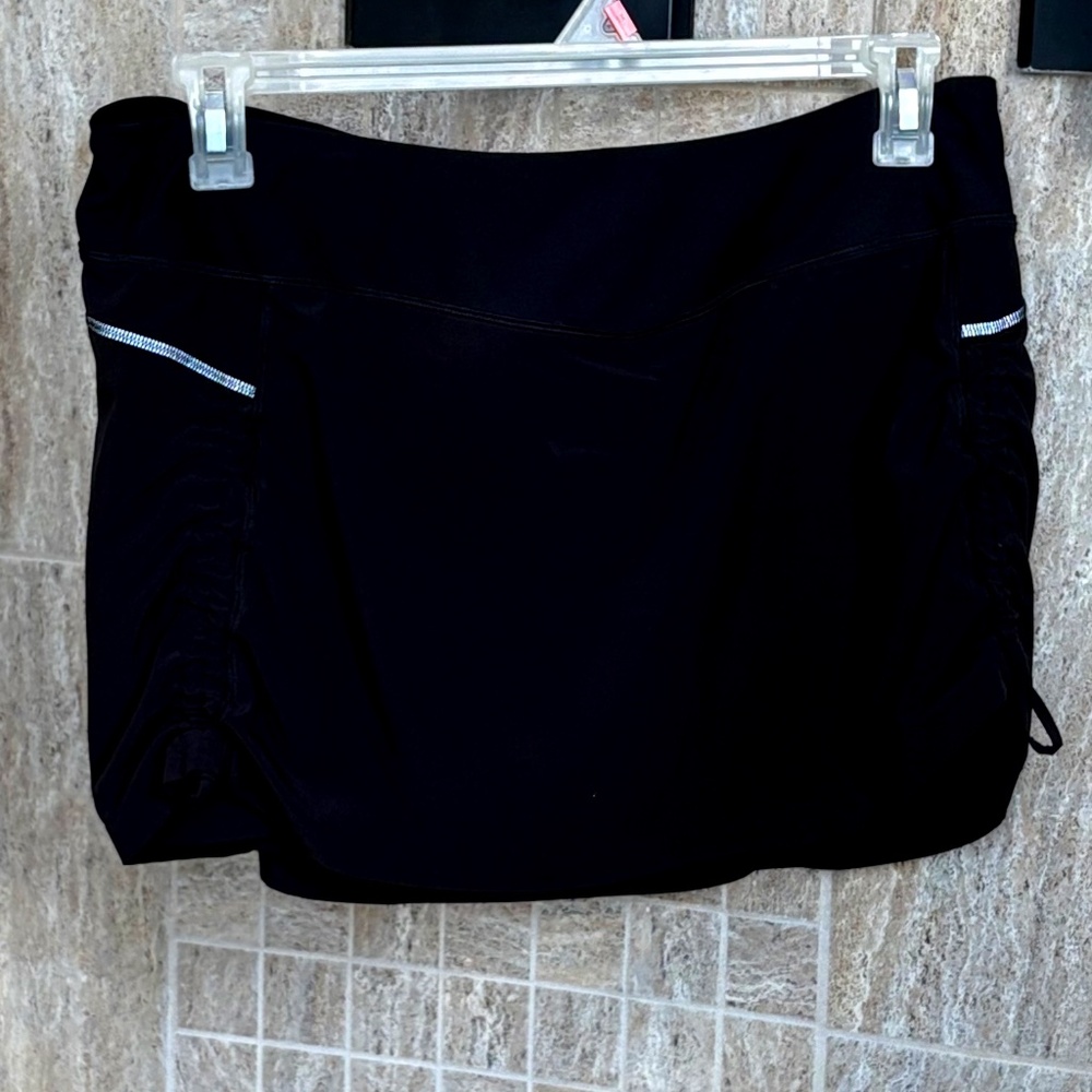 Lucy workout/tennis skirt, black, size large